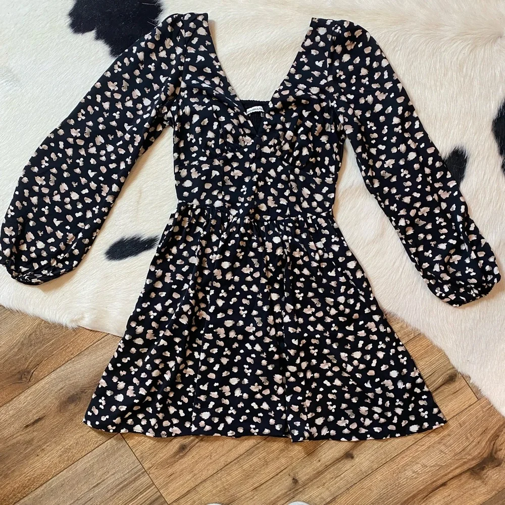 Abercrombie & Fitch mini dress, all-over animal print, V-Neck - Picture 2 of 11